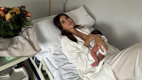 Mery Turiel da la bienvenida a su primer hijo con un excepcional parto velado