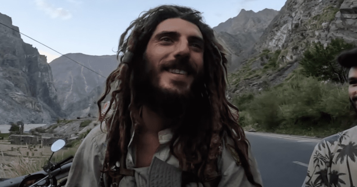 Axel Pons: El Expiloto que Recorré el Mundo Descalzo en Busca de Conexión Espiritual