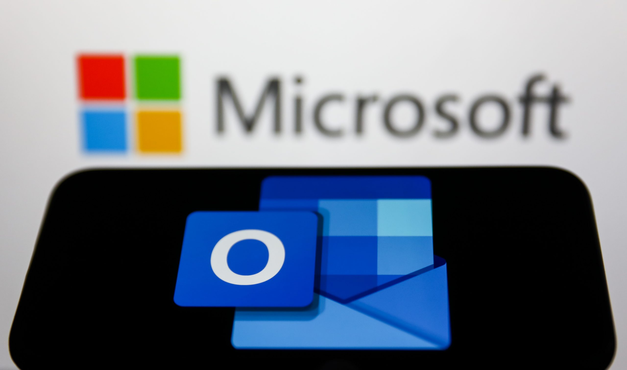 Interruption des Services Microsoft : Outlook et Teams En Proie à des Problèmes Techniques