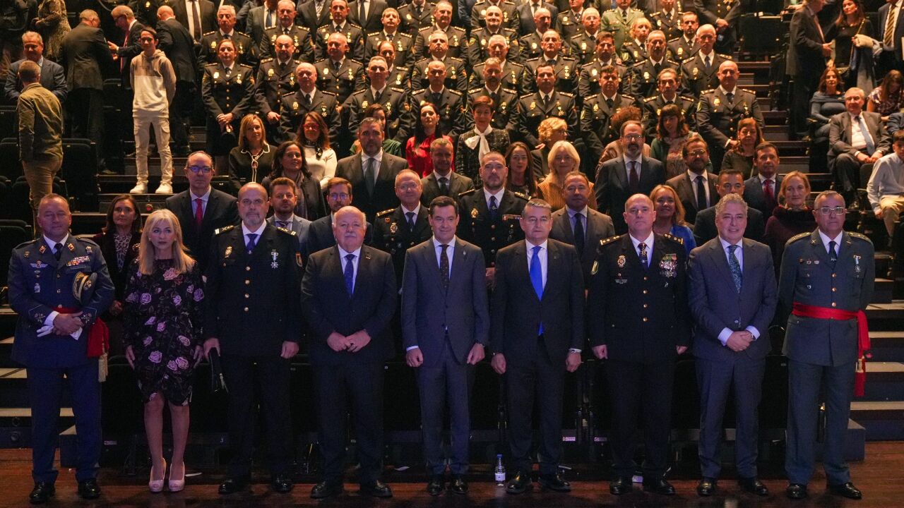 Juanma Moreno pide a Marlaska la ampliación de la Unidad del Cuerpo Nacional de Policía Adscrita en Andalucía Juanma Moreno pide a Marlaska la ampliación de la Unidad del Cuerpo Nacional de Policía Adscrita en Andalucía